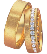Poroni prstan 044 - rumeno zlato 585 - brilijanti ali cirkoni