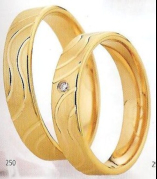 Poroni prstan250 -rumeno zlato 585 - brilijanti ali cirkoni